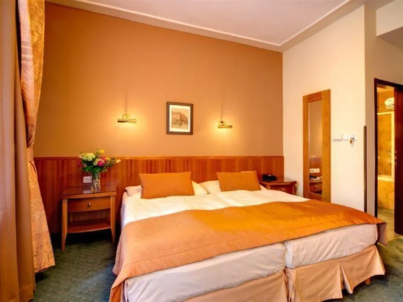Clementin Otel Prag 4*,