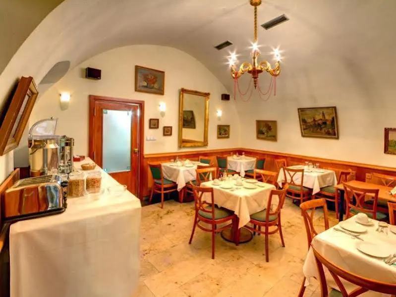 Clementin Otel Prag 4*,